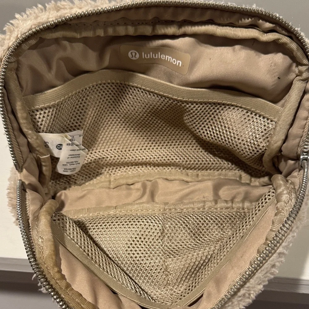 Lululemon Athletica Sherpa Belt Bag in Beige - Picture 2 of 4